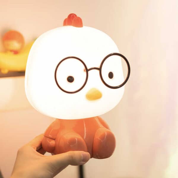 מנורה לילדים, ChickGlow, תאורה לחדר ילדים, אווירה בחדר הילדים, מנורה איכותית